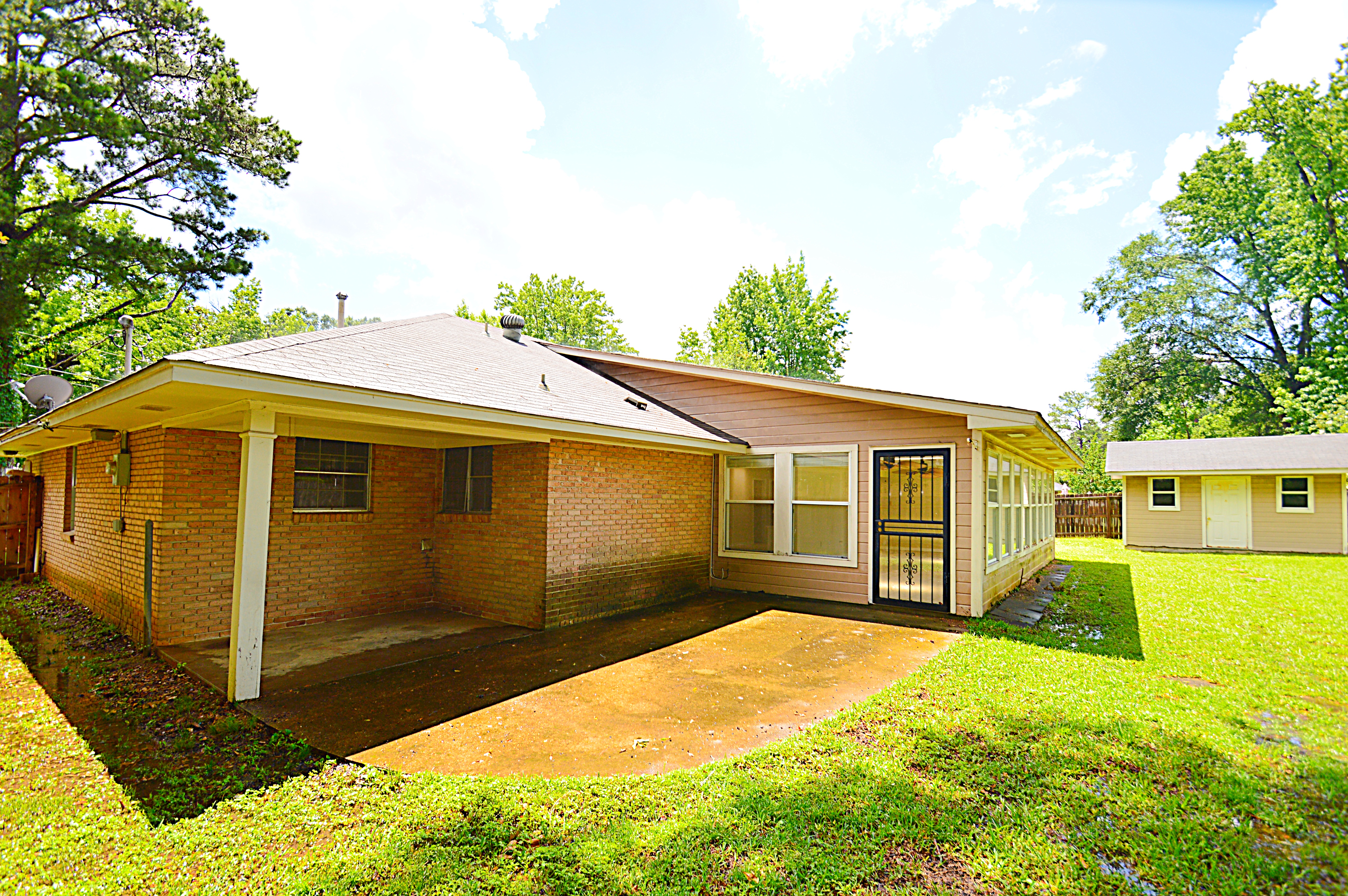 5812 Kings PlJackson, MS, 39211Hinds County