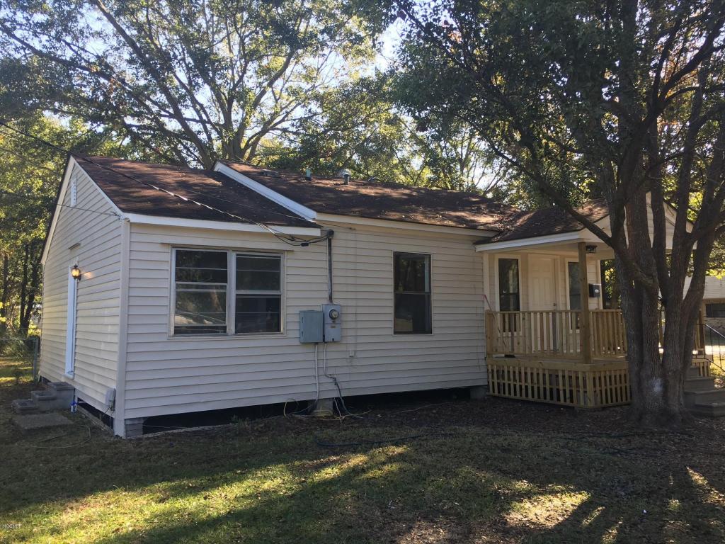 1302 Buena Vista St, Pascagoula, MS 39567