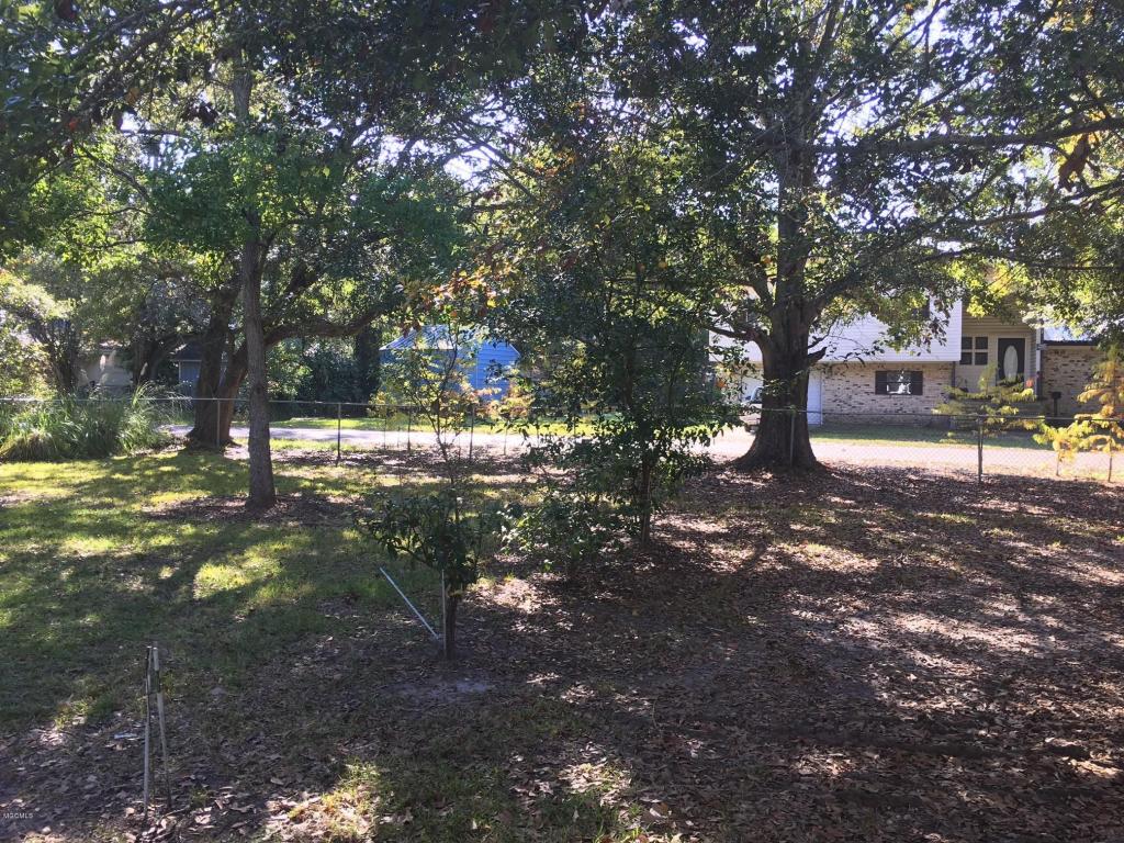 1302 Buena Vista St, Pascagoula, MS 39567