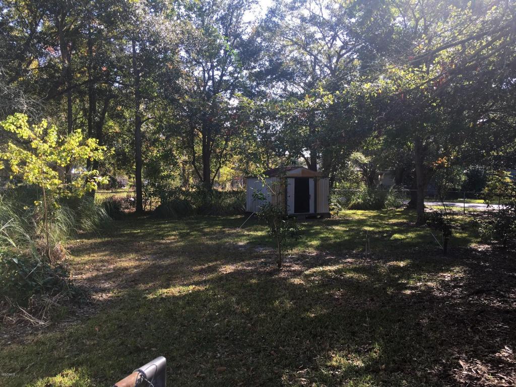 1302 Buena Vista St, Pascagoula, MS 39567
