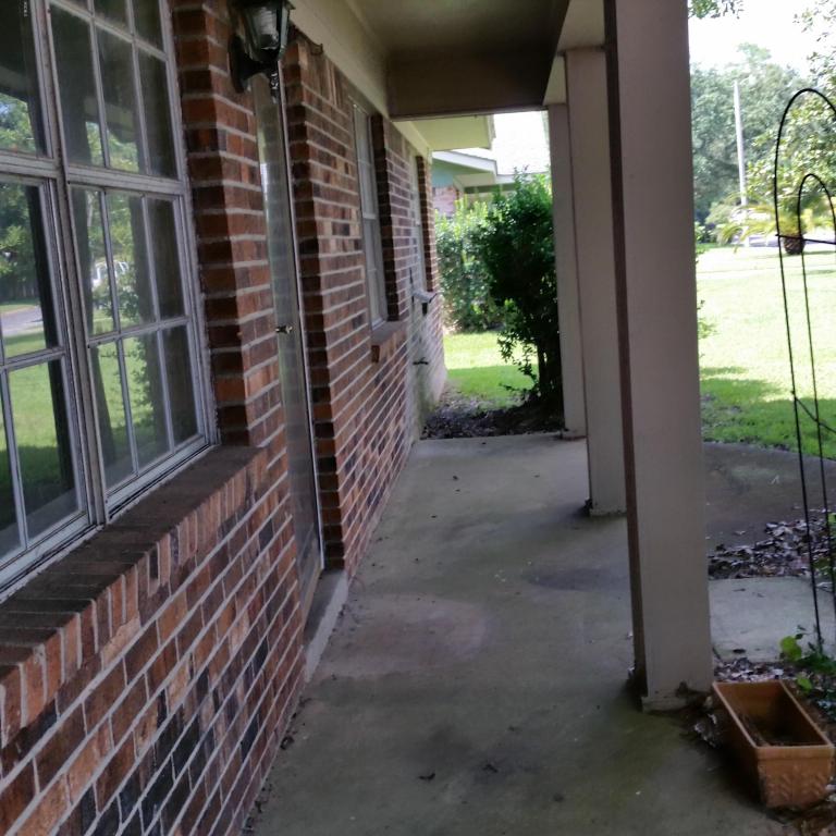 2111 Jonathan St, Pascagoula, MS 39581