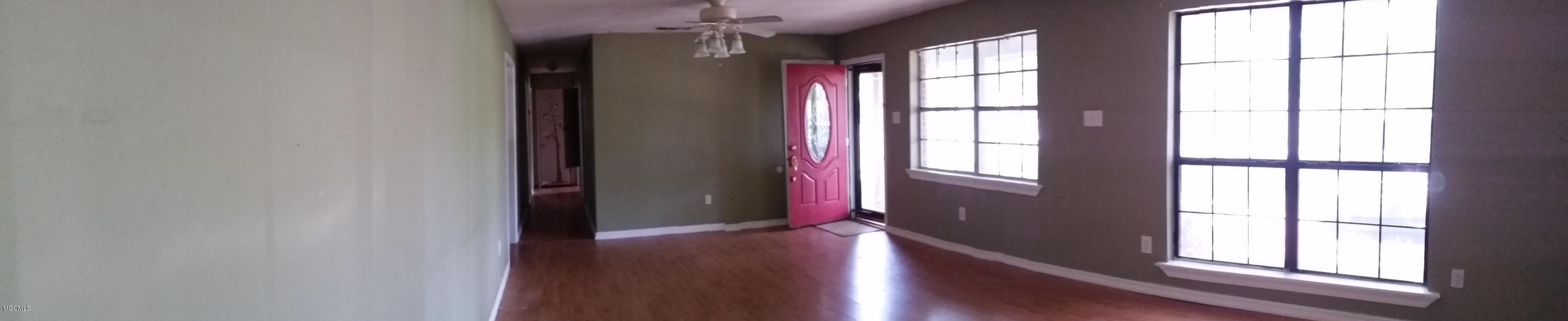 2111 Jonathan St, Pascagoula, MS 39581
