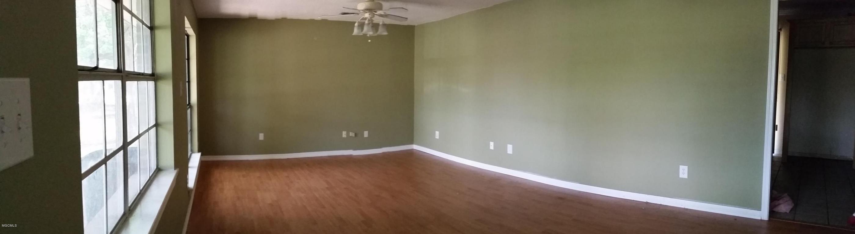 2111 Jonathan St, Pascagoula, MS 39581