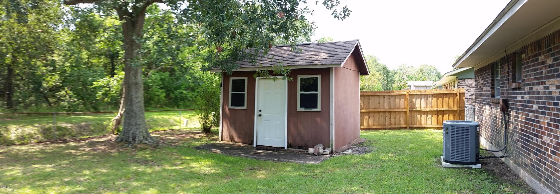 2111 Jonathan St, Pascagoula, MS 39581
