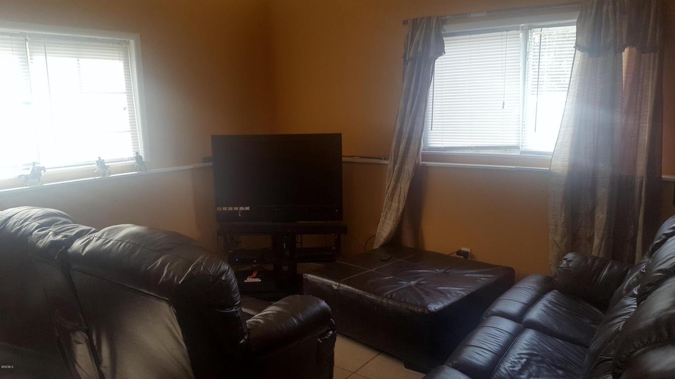 3010 Martin St, Pascagoula, MS 39581