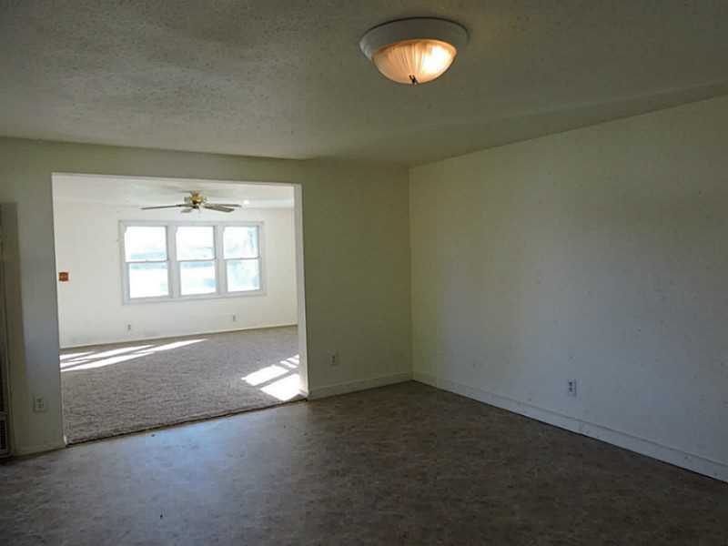 713 S 1st Street, Hardin, MT 59034