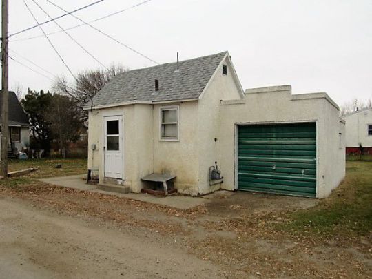 608 1/2 North Sargent Avenue, Glendive, MT 59330