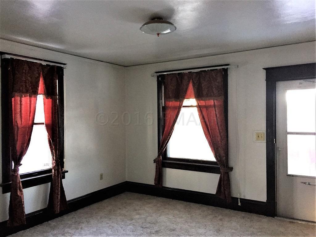 512 POWER Street, Glendive, MT 59330