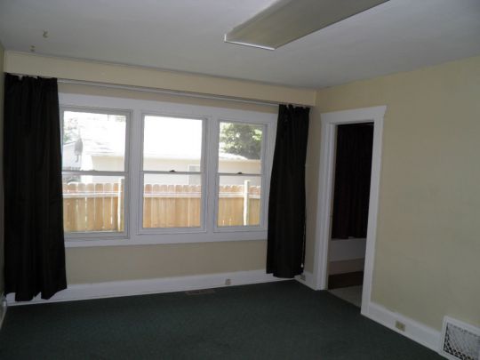 413 1/2 N Meade Ave, Glendive, MT 59330