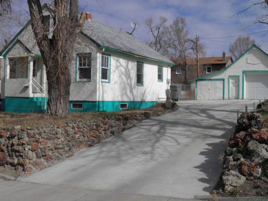 517 E Barry St, Glendive, MT 59330