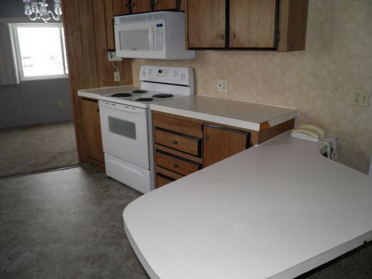 811 Mobile Ave, Glendive, MT 59330