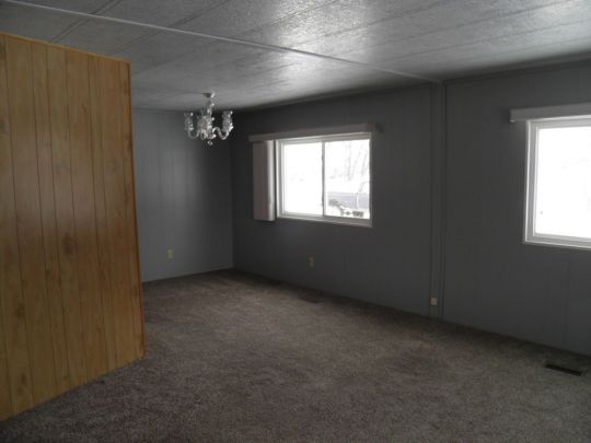 811 Mobile Ave, Glendive, MT 59330