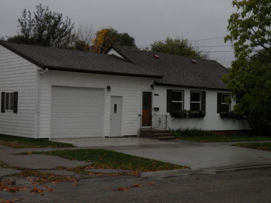 416 E Valentine St, Glendive, MT 59330