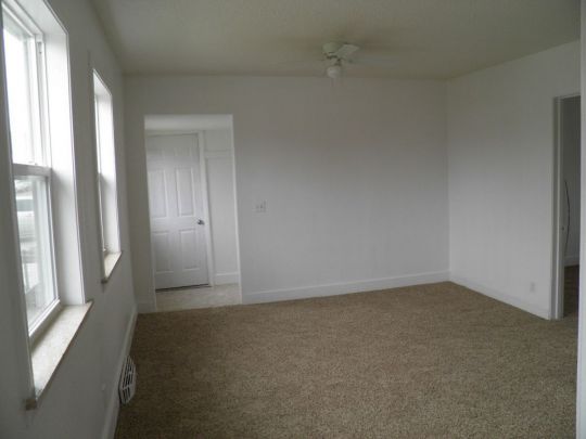 416 E Valentine St, Glendive, MT 59330