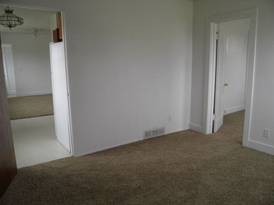 416 E Valentine St, Glendive, MT 59330