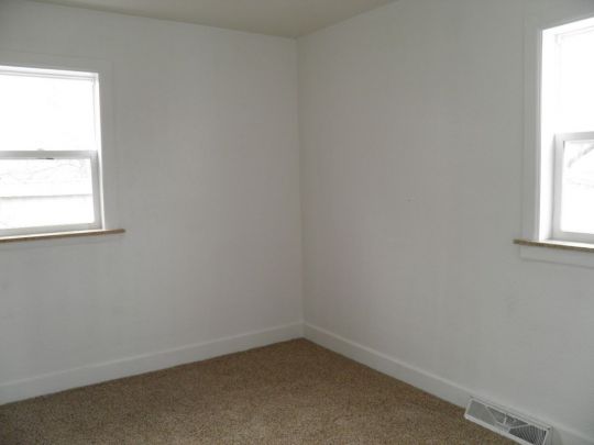 416 E Valentine St, Glendive, MT 59330