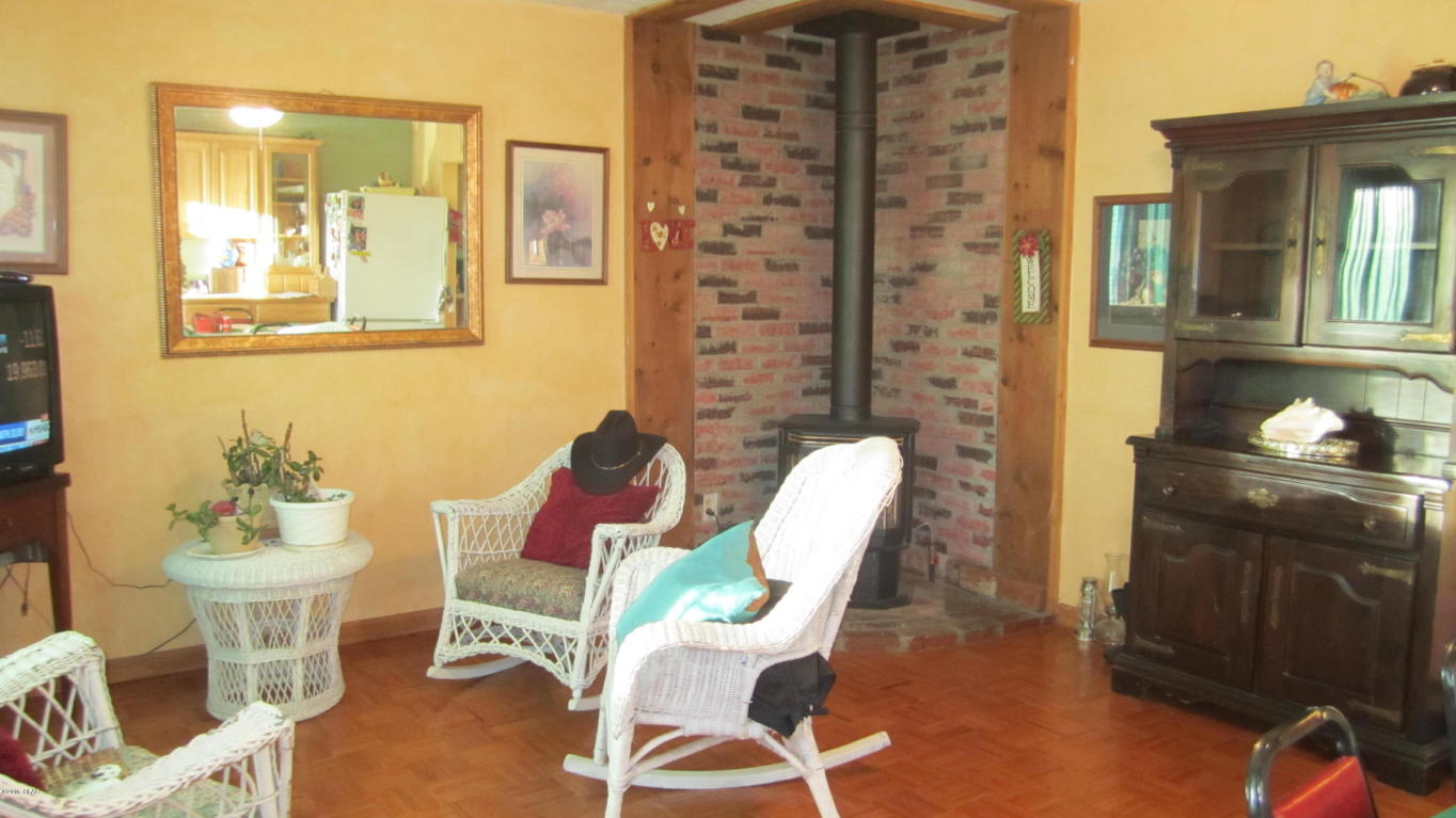 231 1st Ave SE, Shelby, MT 59474