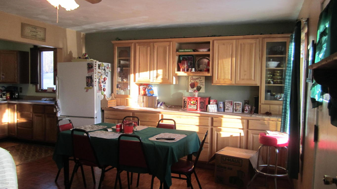 231 1st Ave SE, Shelby, MT 59474