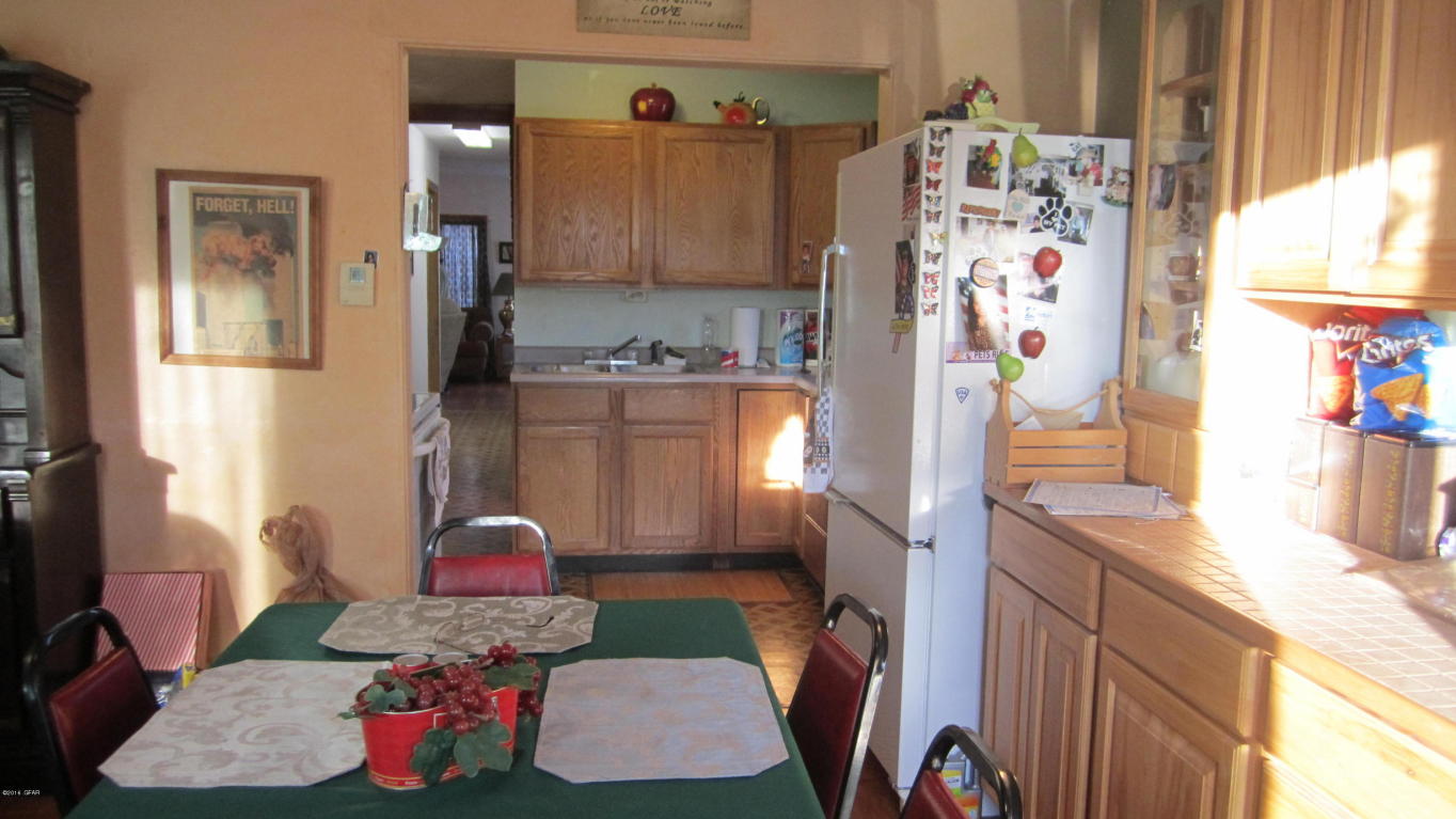231 1st Ave SE, Shelby, MT 59474