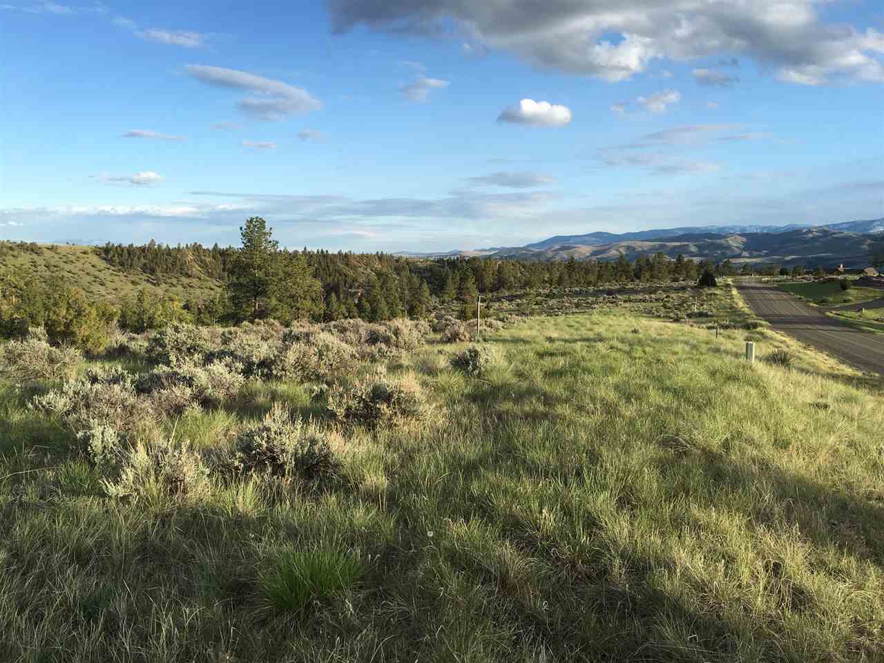 4075 Sunset Ridge Dr, Helena, MT 59602