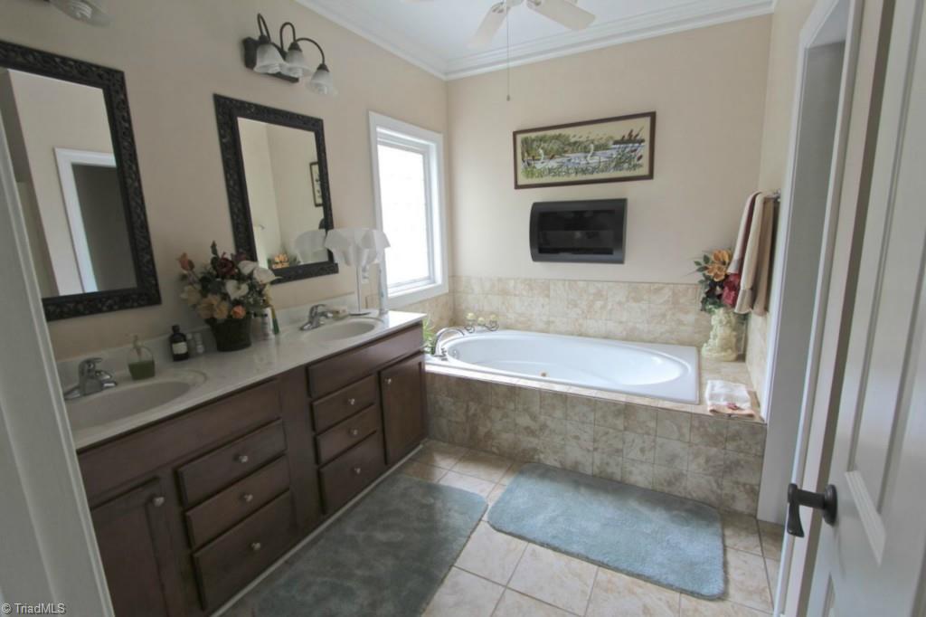 144 Shallowbrook Drive, Advance, NC 27006