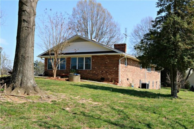 595 Central Road, Clemmons, NC 27012