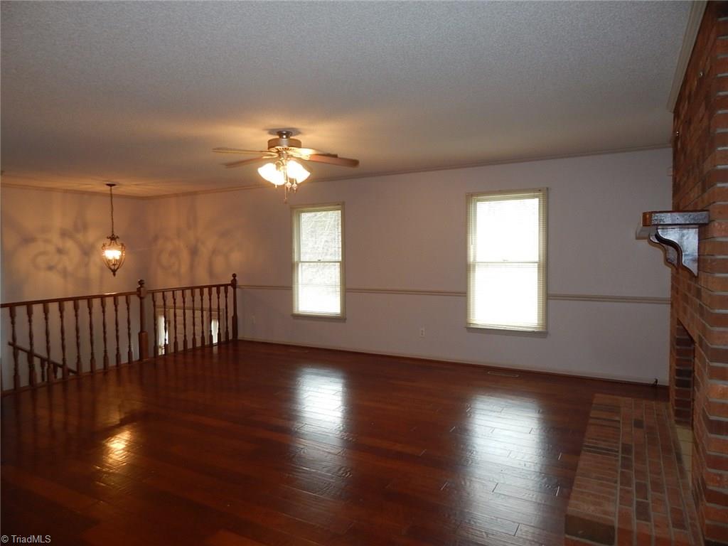 421 Golf Course Road, Pilot Mountain, United States 27041