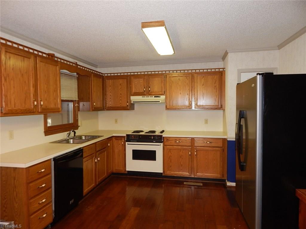421 Golf Course Road, Pilot Mountain, United States 27041