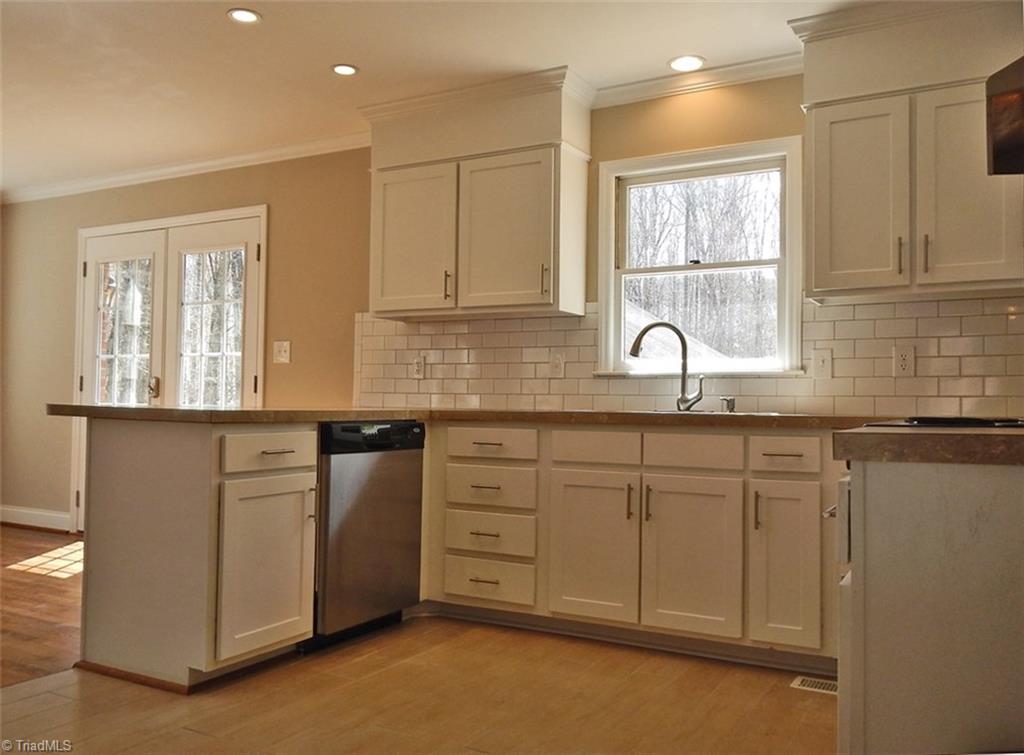 8007 Eastridge Road, Oak Ridge, NC 27310