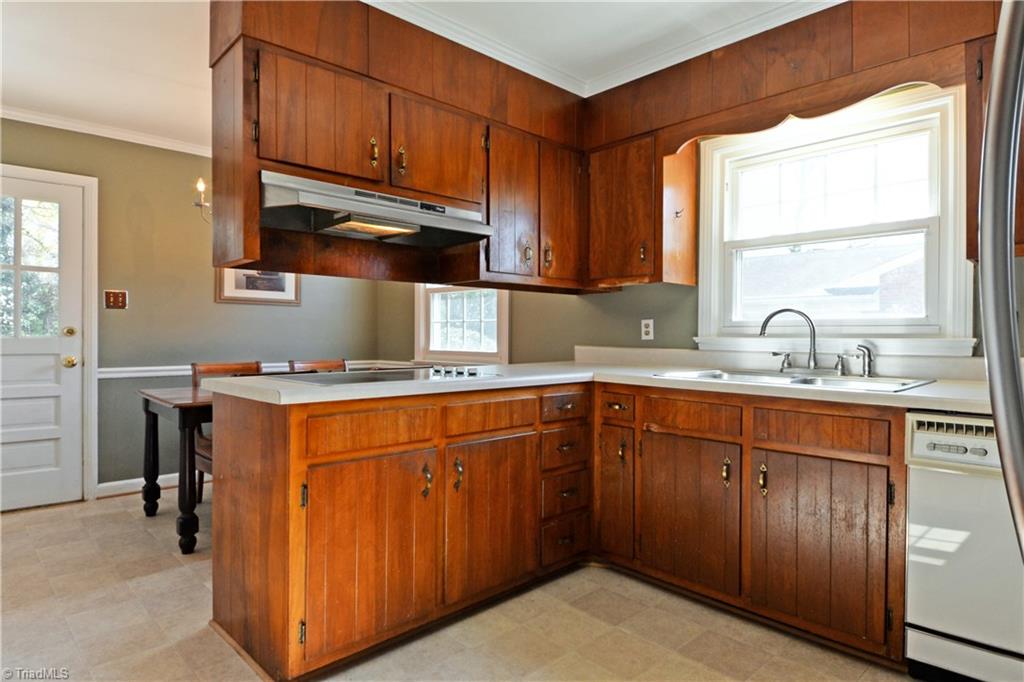 3010 W Cornwallis Drive, Greensboro, NC 27408