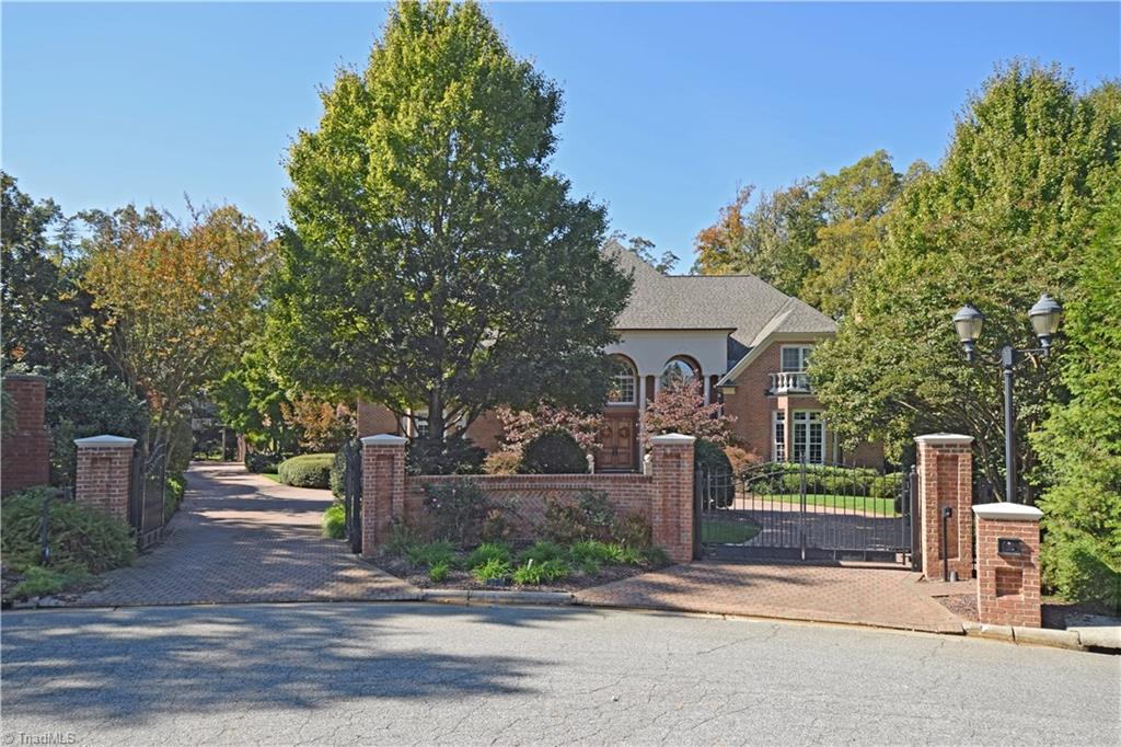 15 Clubview Court, Greensboro, NC 27410