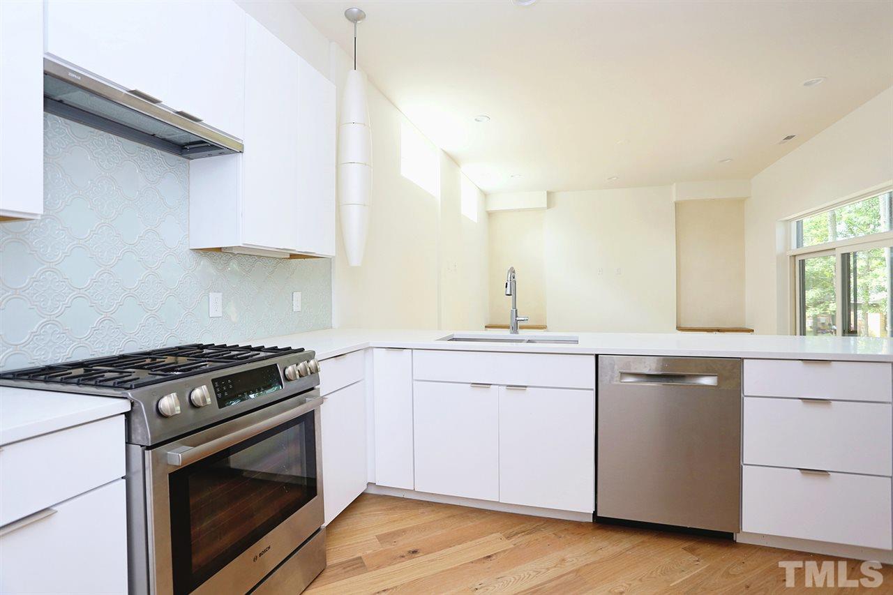 105 W Poplar Avenue, Carrboro, NC 27510