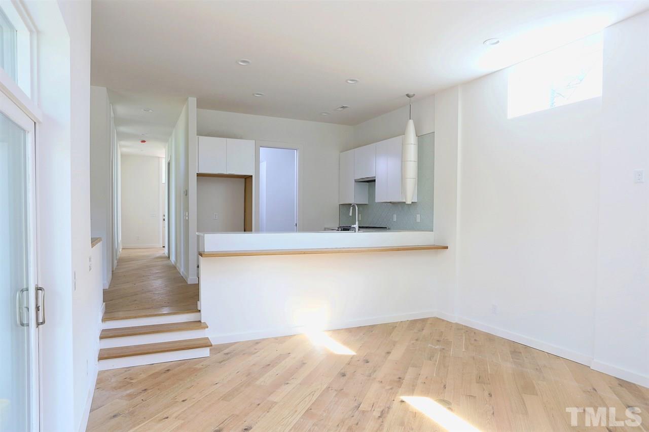 105 W Poplar Avenue, Carrboro, NC 27510