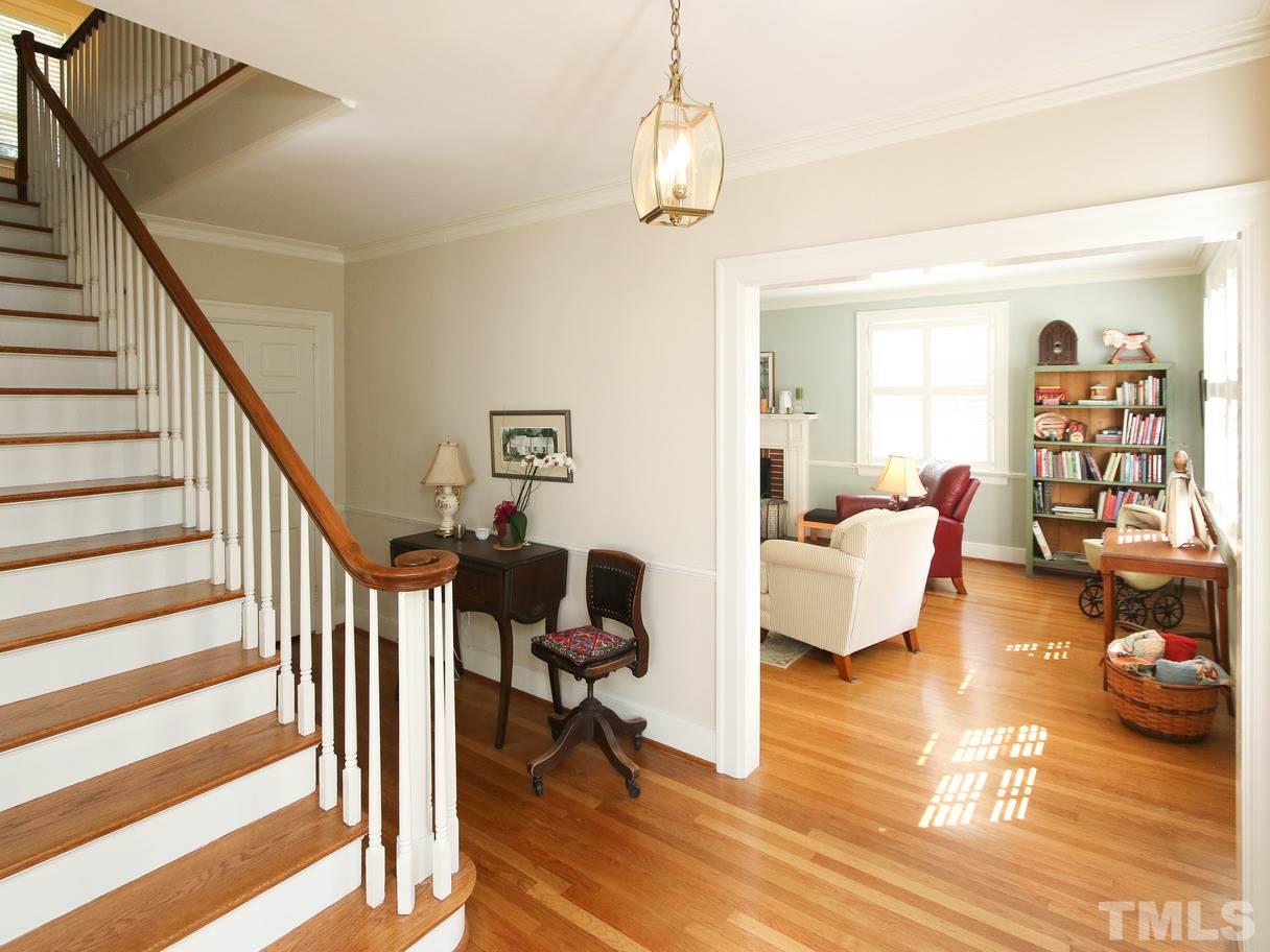 527 Dogwood Drive, Chapel Hill, NC 27516