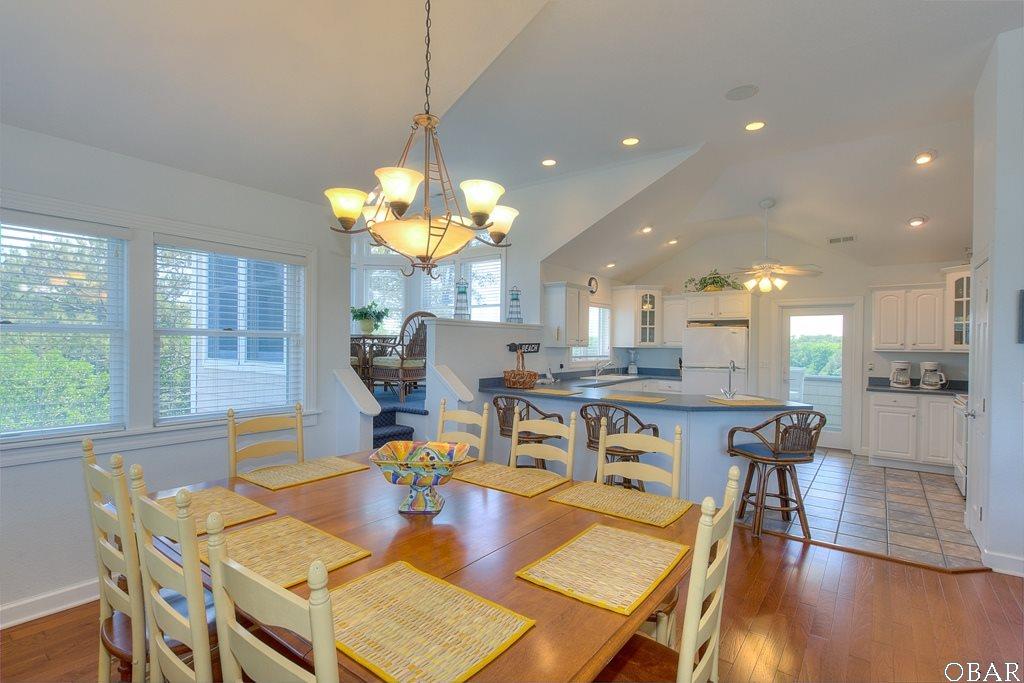 283 Hillcrest Dr, Southern Shores, NC 27949