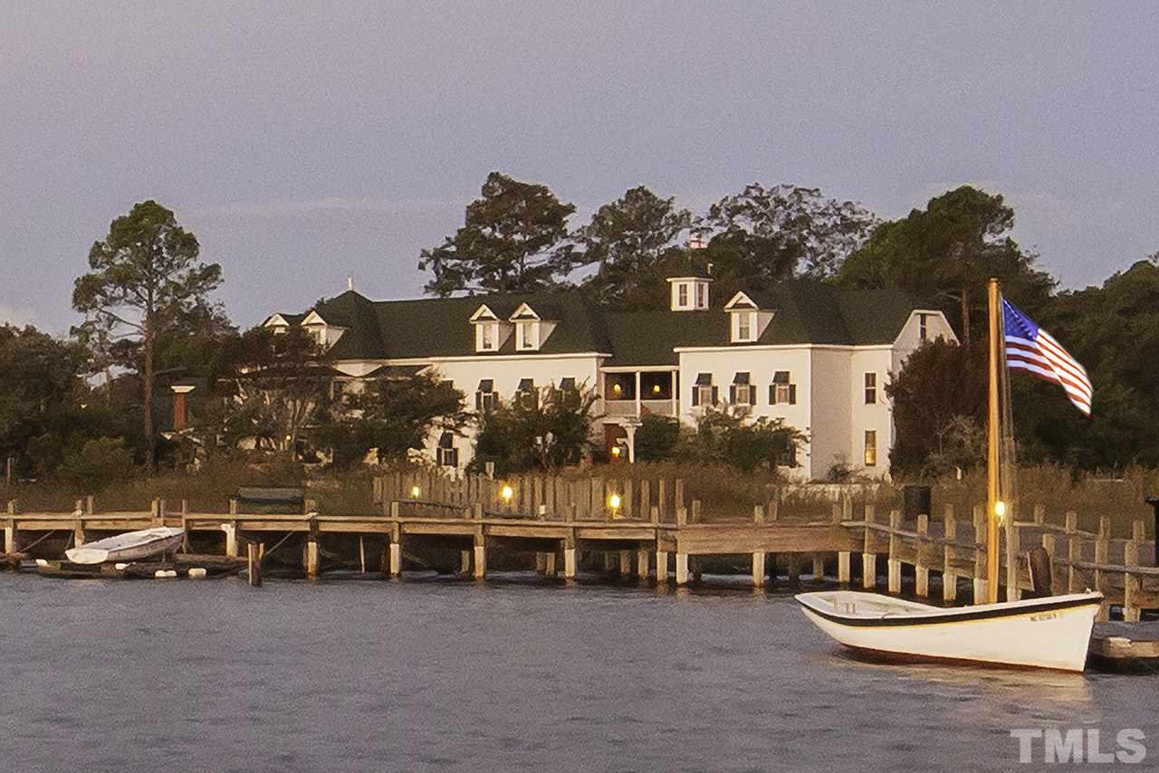 305 Fernando Street, Manteo, NC 27954