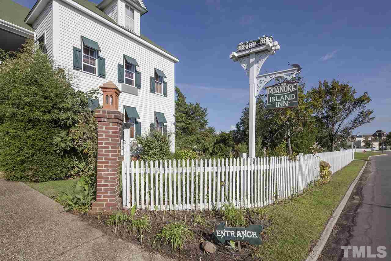 305 Fernando Street, Manteo, NC 27954