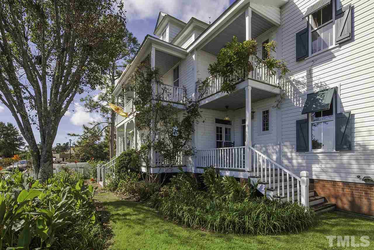 305 Fernando Street, Manteo, NC 27954