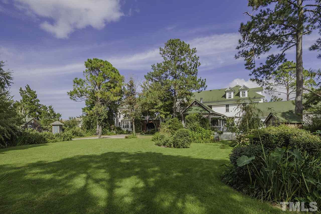 305 Fernando Street, Manteo, NC 27954
