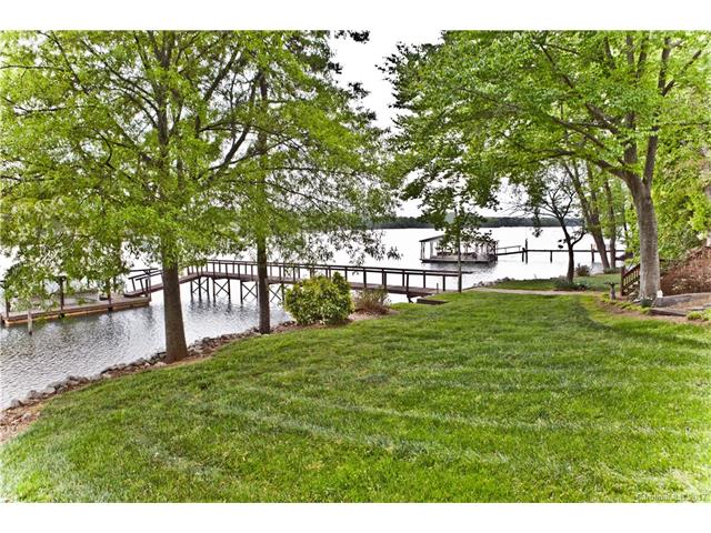 225 Paradise Peninsula Road, Mooresville, NC 28117