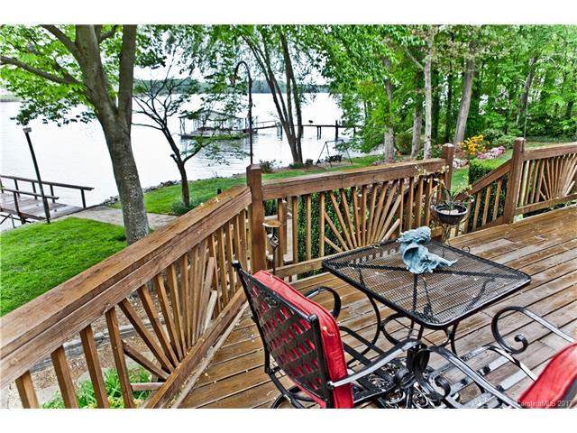 225 Paradise Peninsula Road, Mooresville, NC 28117
