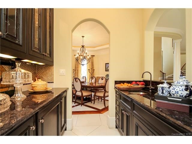 6331 Saint Stephen Lane, Charlotte, NC 28210