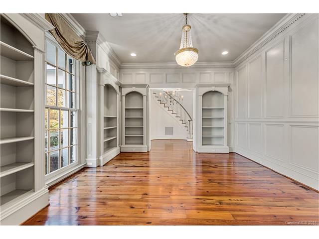 3900 Foxcroft Road, Charlotte, NC 28211