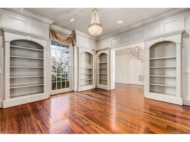 3900 Foxcroft Road, Charlotte, NC 28211