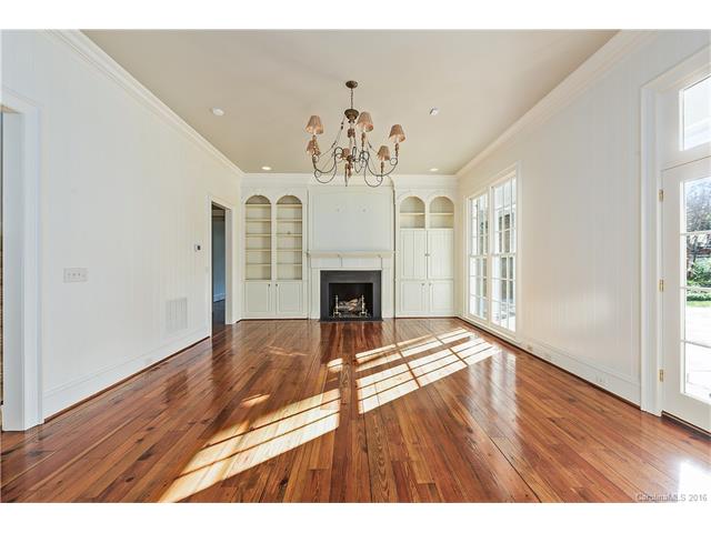 3900 Foxcroft Road, Charlotte, NC 28211