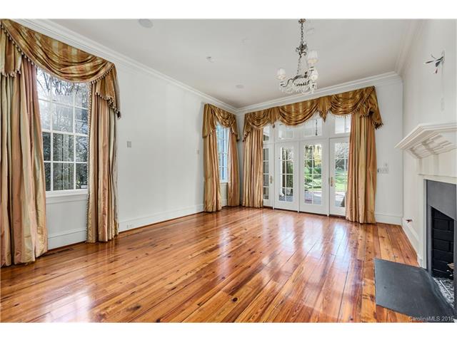 3900 Foxcroft Road, Charlotte, NC 28211