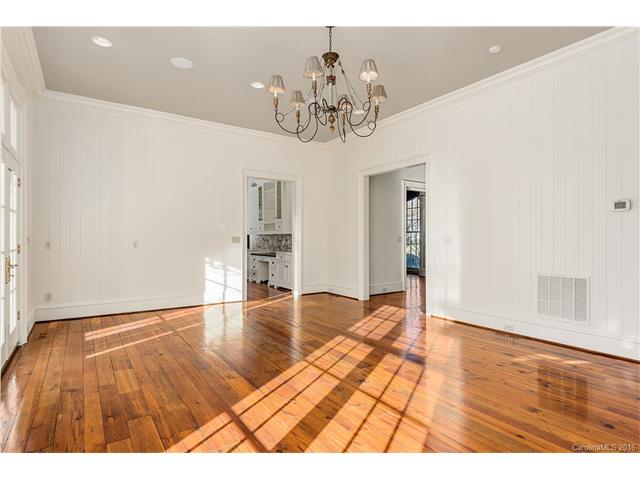 3900 Foxcroft Road, Charlotte, NC 28211