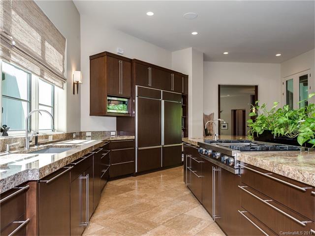 4412 Fox Brook Lane, Charlotte, NC 28211