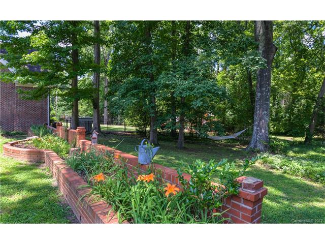2743 Wintergreen Drive, Charlotte, NC 28211