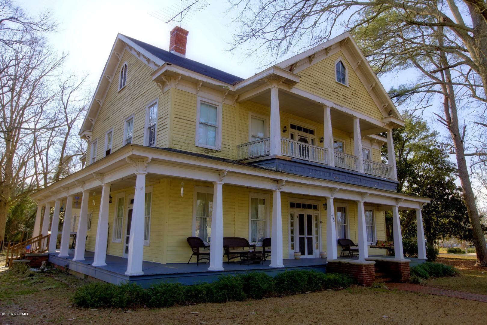305 E Elm St, Bladenboro, United States 28320